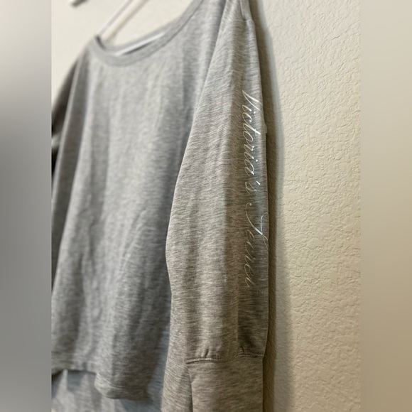 Victoria’s Secret Oversized Sweater Metallic Logo Sleeve Size Small EUC - Picture 3 of 6